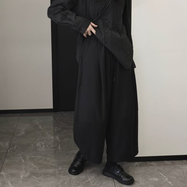 SIMPLE BLACK-Drawstring Waist Plain Cropped Baggy Pants