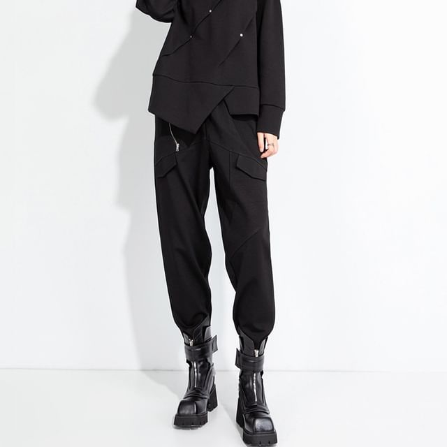 SIMPLE BLACK-Elastic Waist Plain Cropped Tapered Cargo Pants