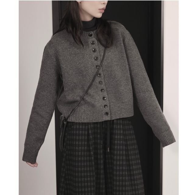 SIMPLE BLACK-Round Neck Plain Button Up Cardigan