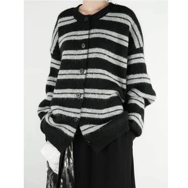 SIMPLE BLACK-Round Neck Striped Cardigan