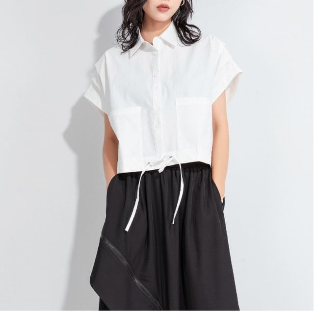 SIMPLE BLACK-Short-Sleeve Collared Button-Up Plain Crop Blouse