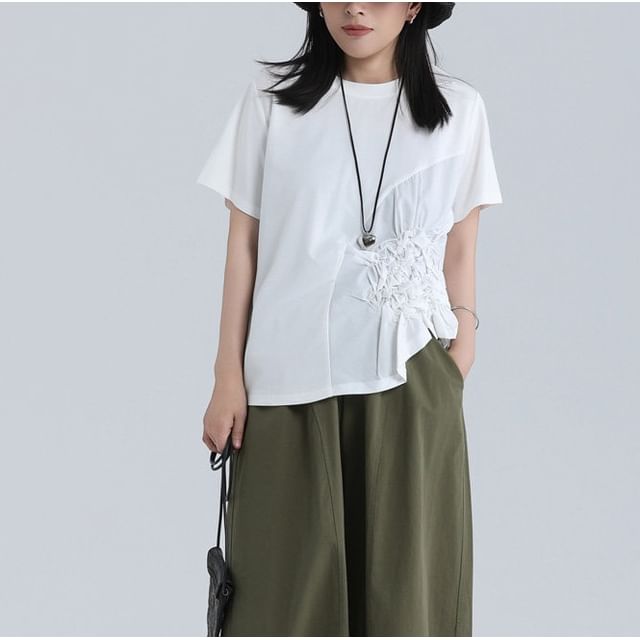 SIMPLE BLACK-Short Sleeve Crew Neck Plain Ruched Panel Asymmetrical T-Shirt