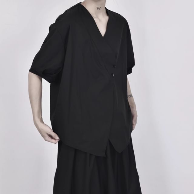 SIMPLE BLACK-Short-Sleeve V-Neck Plain Shirt