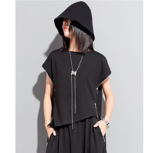 SIMPLE BLACK-Short-Sleeve Zip-Up Asymmetrical Hooded Top