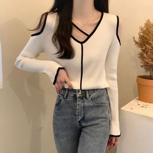 Sisyphi-Cold-Shoulder Plain Contrast Trim Ribbed Sweater
