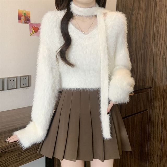Sisyphi-Cutout Furry Plain Sweater