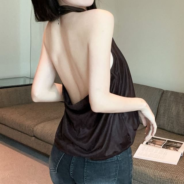 Sisyphi-Halter Neck Plain Camisole Top