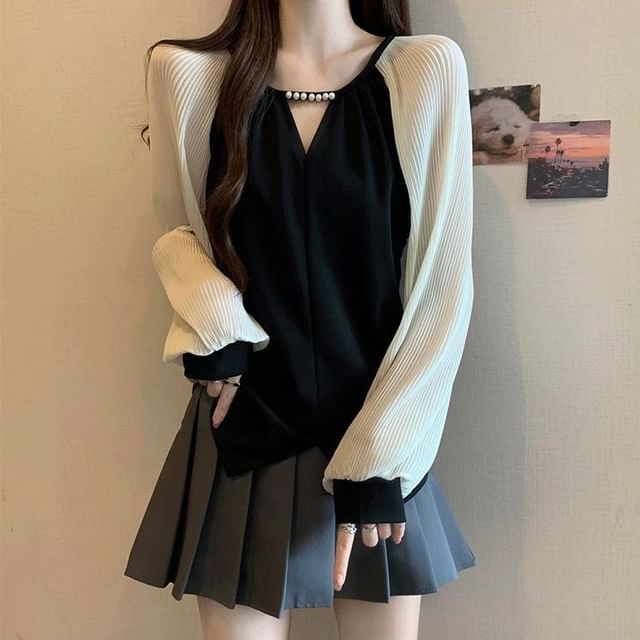Sisyphi-Long-Sleeve Crew Neck Pleated Panel Raglan Top