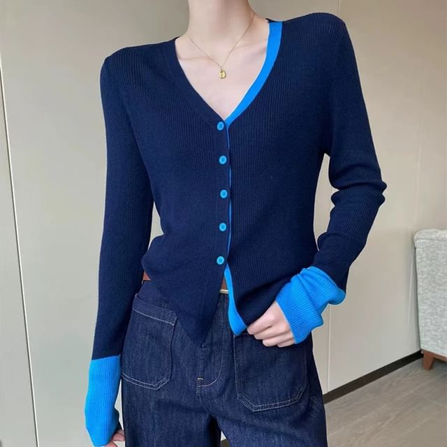 Sisyphi-Long-Sleeve V-Neck Two Tone Button Knit Top