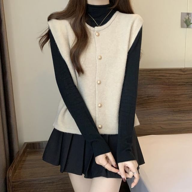 Sisyphi-Round Neck Plain Button Up Sweater Vest