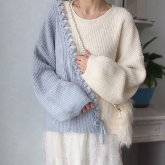 Sisyphi-Round Neck Two Tone Lace-Up Sweater