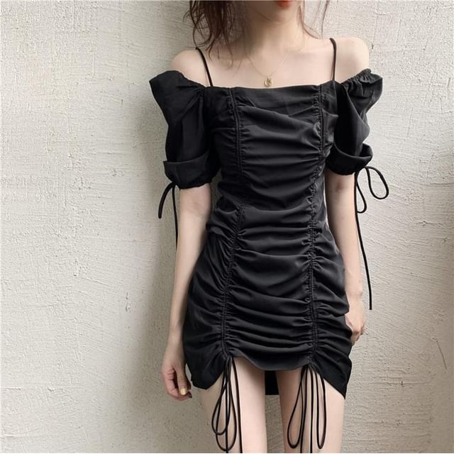 Sisyphi-Short-Sleeve Cinched Plain Mini Bodycon Dress