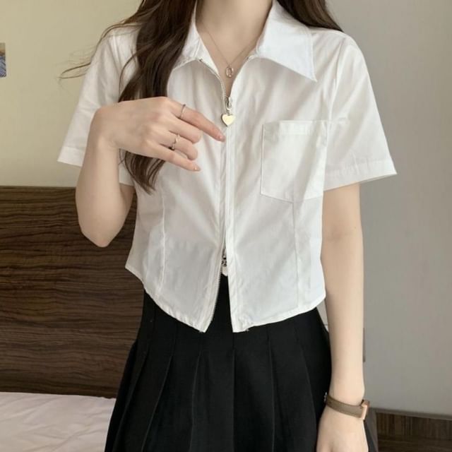 Sisyphi-Short-Sleeve Collared Plain Crop Zip Shirt