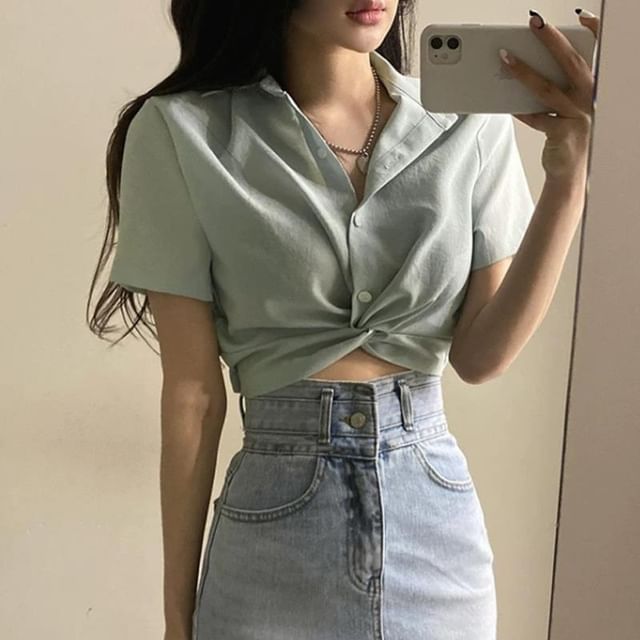 Sisyphi-Short-Sleeve Twisted Plain Crop Shirt