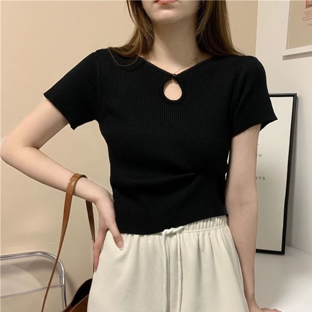 Sisyphi-Short Sleeve V-Neck Plain Keyhole Knit Top