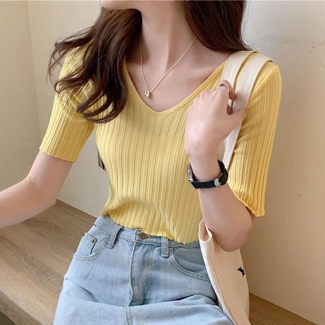 Sisyphi-Short-Sleeve V-Neck Plain Ribbed Crop Knit Top