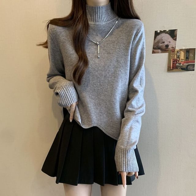 Sisyphi-Turtleneck Plain Asymmetrical Sweater