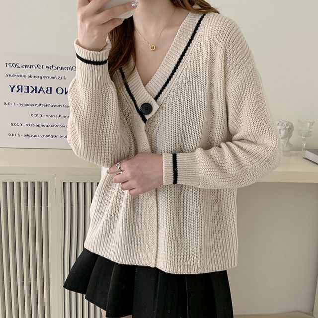 Sisyphi-V-Neck Contrast Trim Single Button Cardigan