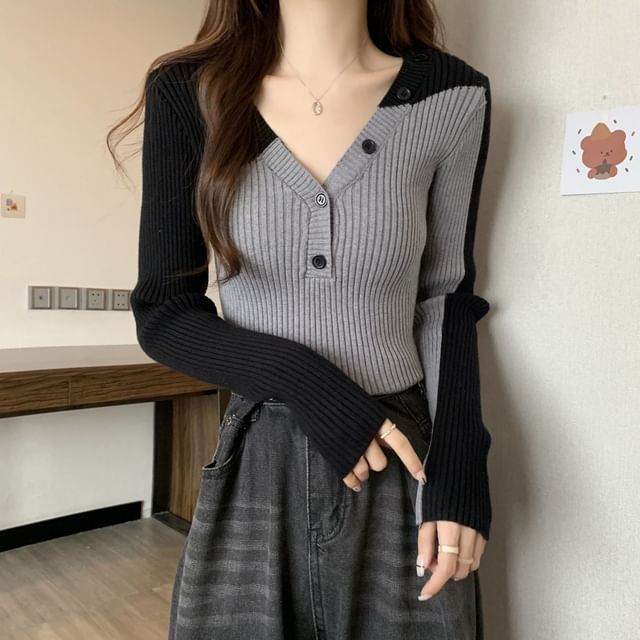 Sisyphi-V-Neck Two Tone Ribbed Sweater