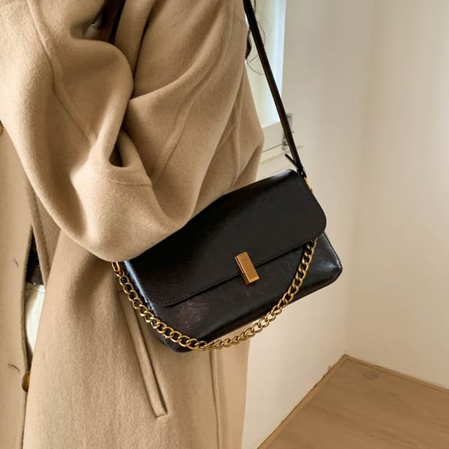 Skyglow-Chain Strap Flap Crossbody Bag