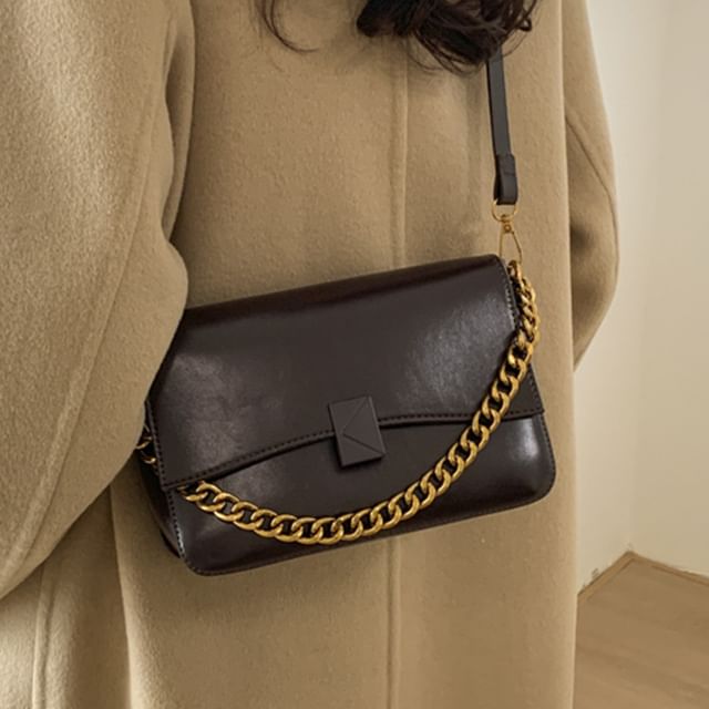 Skyglow-Chained Flap Crossbody Bag