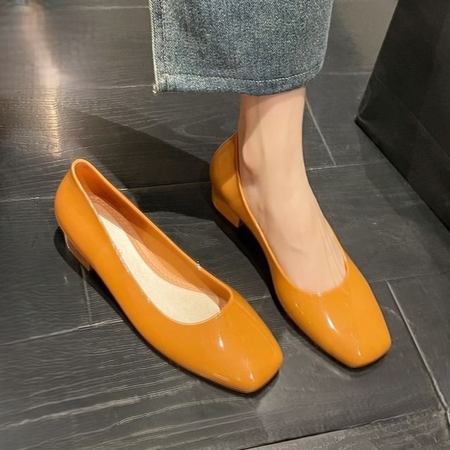Sleeko-Chunky Heel Square Toe Plain Rain Pumps