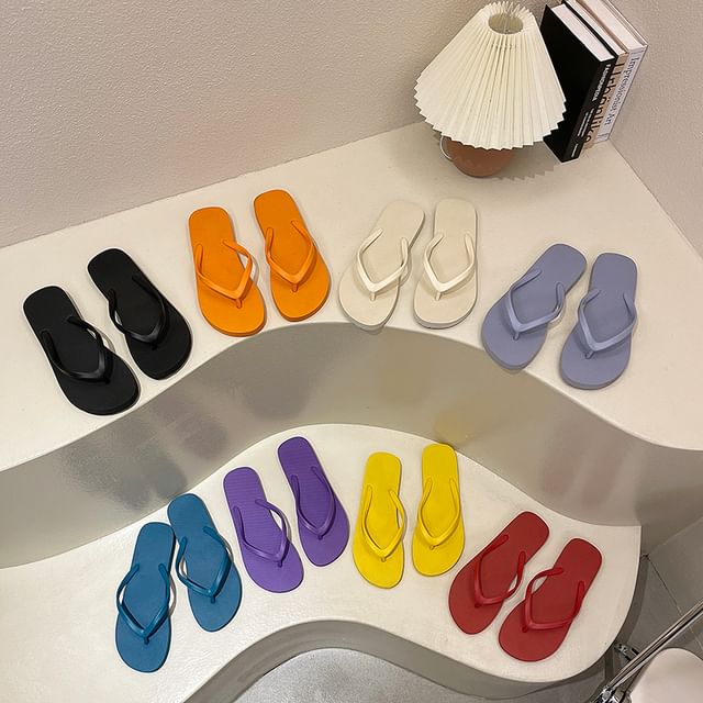 Sleeko-Plain Flip-Flops