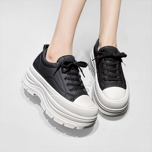 Sleeko-Platform Lace Up Sneakers