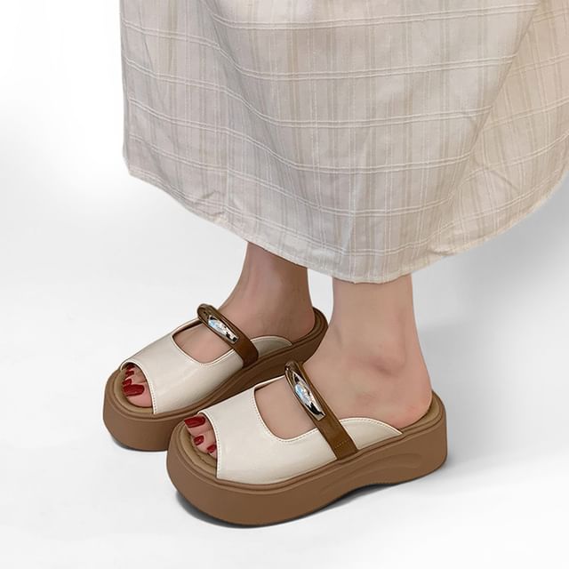Sleeko-Platform Metal Detail Slide Sandals