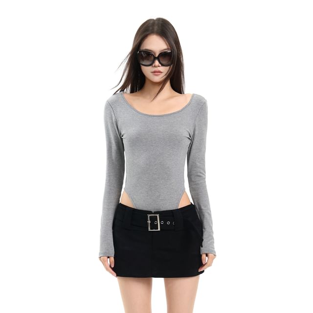SPUCIKLEI-Long-Sleeve Scoop Neck Plain Backless Bodysuit Top