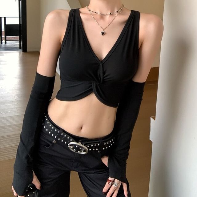 Strawolf-Sleeveless V-Neck Twisted Plain Crop Top