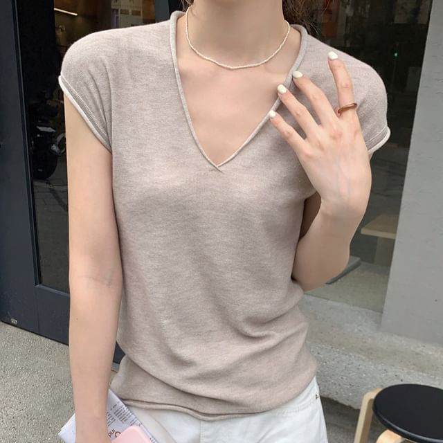 Striinkie-Short-Sleeve V-Neck Plain Knit Top