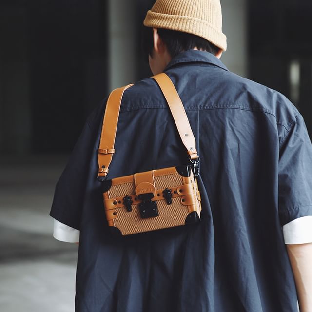 SUNMAN-Buckle Panel Box Crossbody Bag