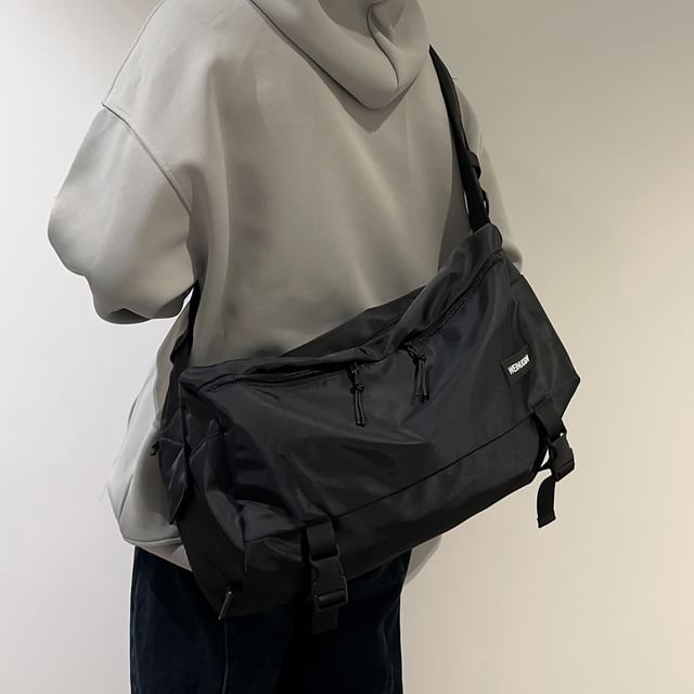 SUNMAN-Plain Buckle Duffel Bag