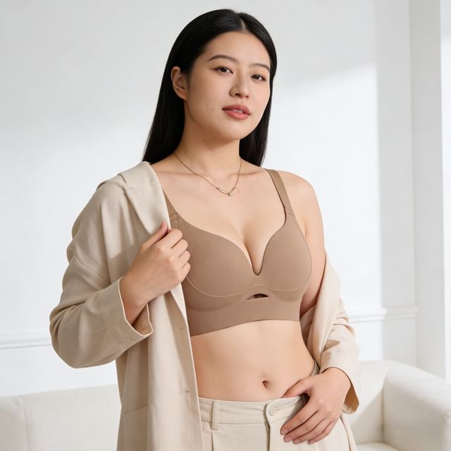Sweet Lavendra-90B - 105D Plus Size Plain Cutout Wireless Bra