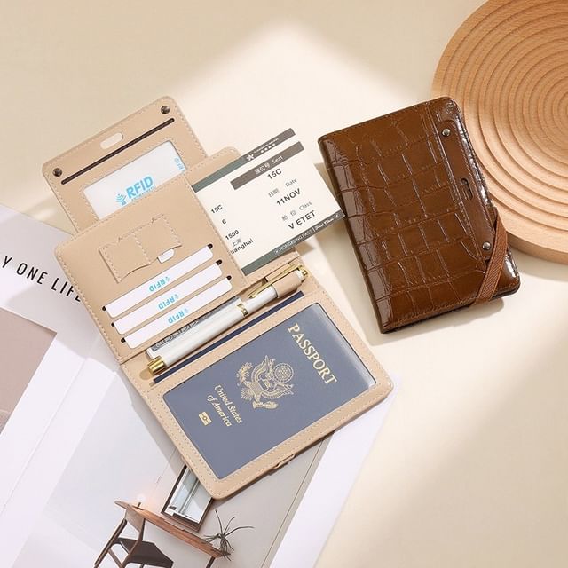 Taomicmic-Croc Grain Passport Case