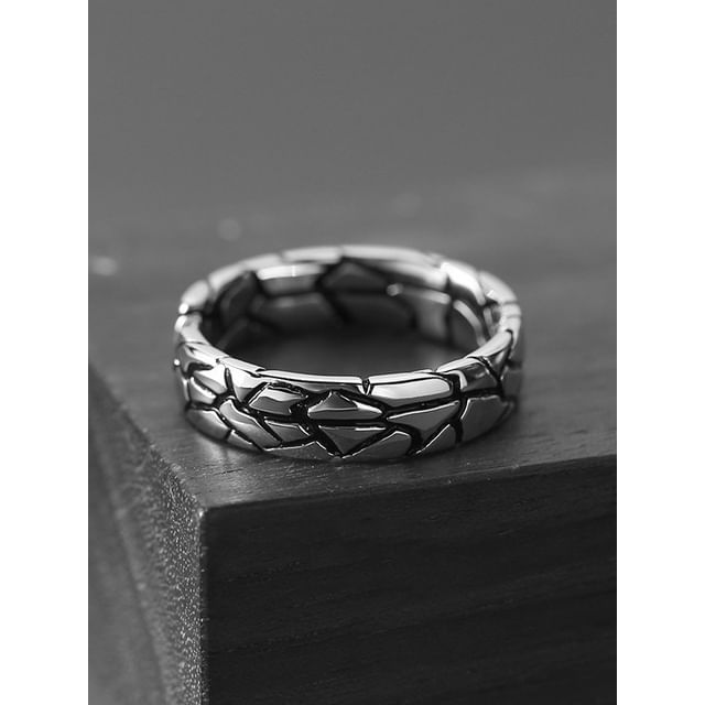 Tinseltown-Cracked Texture Alloy Open Ring