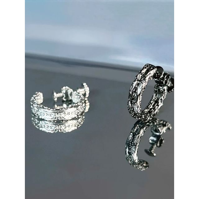 Tinseltown-Textured Clip On Earring