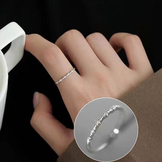 Toinianimos-CZ Thin Ring
