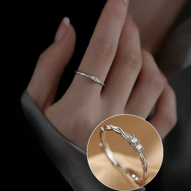 Toinianimos-Sterling Silver CZ Twisted Ring