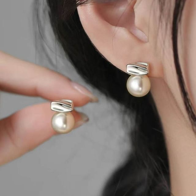 Toinianimos-Sterling Silver Faux Pearl Ear Stud