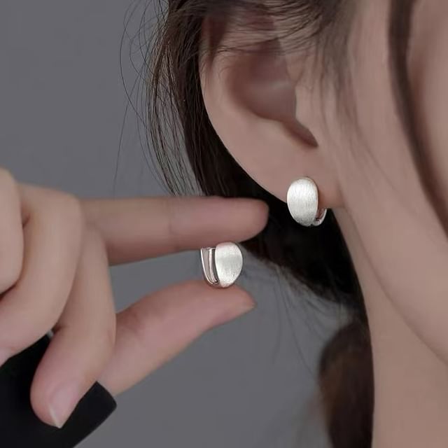 Toinianimos-Sterling Silver Matte Huggie Earring