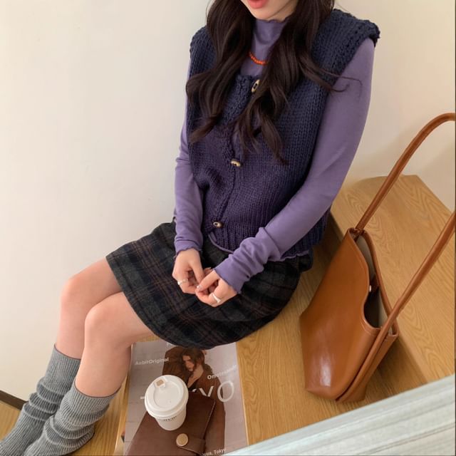 Trendycas-Crew Neck Plain Toggle Sweater Vest