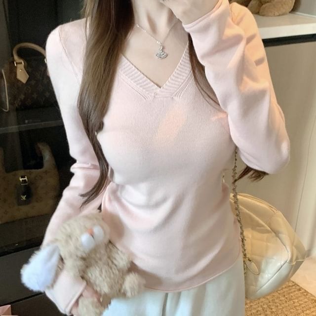 Trendycas-Long-Sleeve V-Neck Plain Knit Top