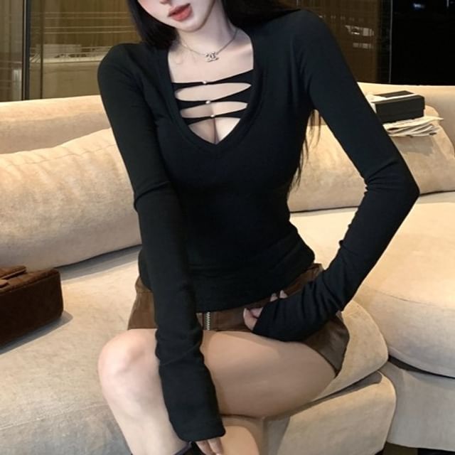 Trendycas-Long-Sleeve V-Neck Plain T-Shirt