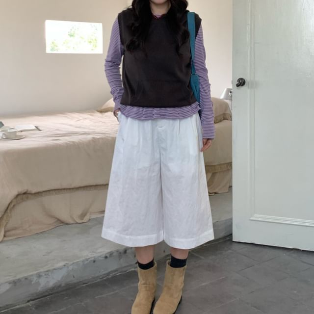 Trendycas-Mid Waist Plain Wide Leg Capri Pants