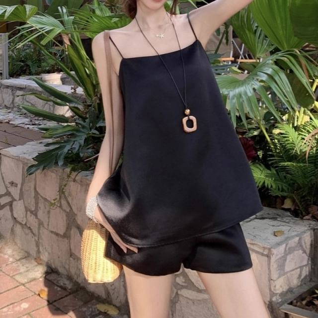 Trendycas-Plain Flowy Cami Top Mid Rise Shorts