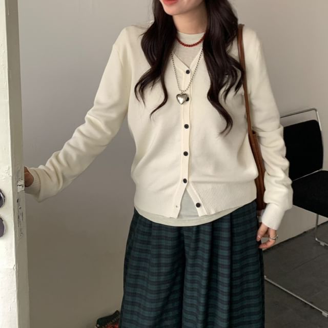 Trendycas-V-Neck Plain Cardigan