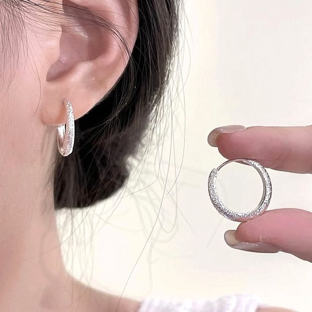 True Glam-Glitter Huggie Earring