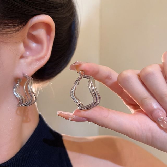 True Glam-Twisted Leverback Hoop Earring